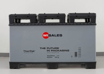 Heavy ST Faltbarer Behälter Grossladungsträger als Gitterbox Ersatz, Light ST Faltbehälter für leichte Bauteile. Single Sheet Palette (mit Stahlverstärkung) mit Locator mit Locator zur Verriegelung des Behälterrings. Behälterring aus Aircell® 10mm/3000g. Twin Sheet Deckel mit Rastnasen zur Arretierung und Scharnier/Single Sheet Deckel.